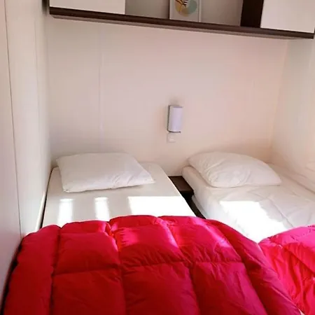 Mobil-home 4pers Avec Terrasse Et Wi-fi Pyrenees Font-romeu אתר קמפינג